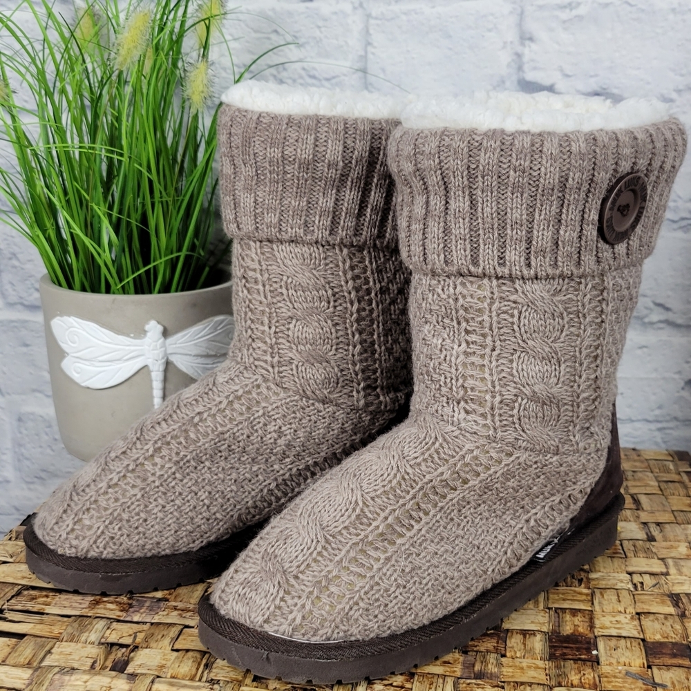 Muk luks slipper boots NWOT 7
